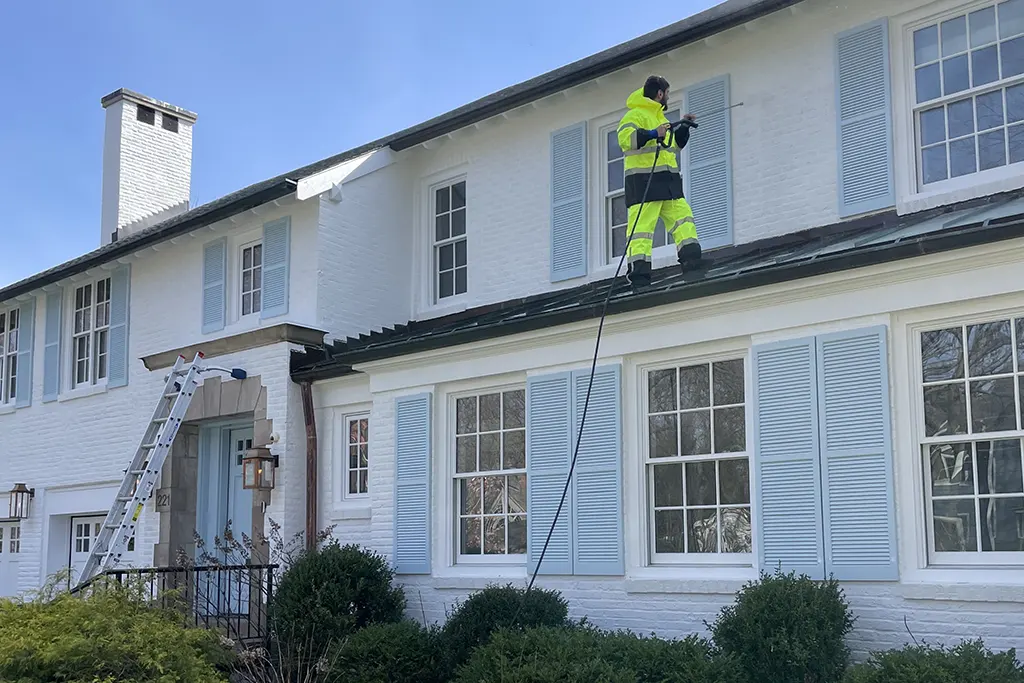 power washing house with high pressured water