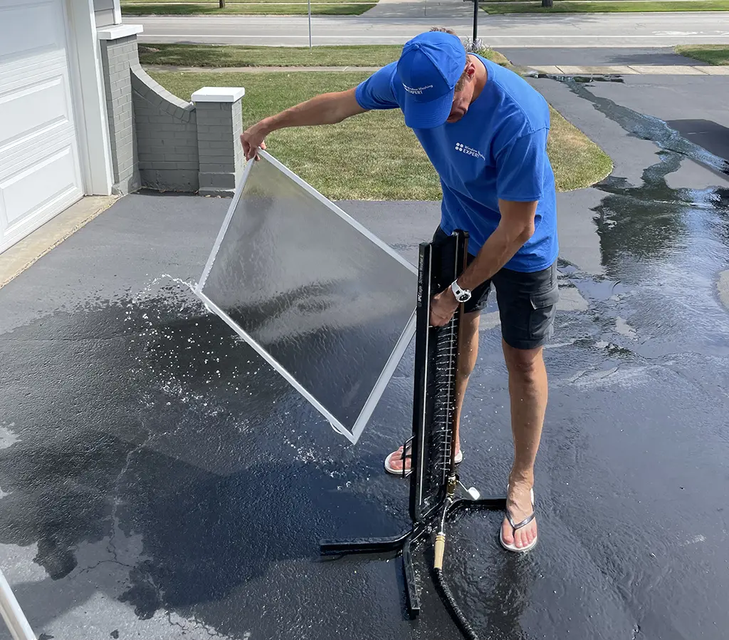 window washer using screens washing machine to clean screens